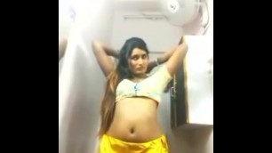 Swathi-naidu-changing-saree-at-shooting-location.mp4