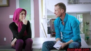 Arab teen in hijab prefers anal fuck to keep virginity