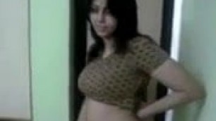 In love with this Indian mom's body, more plz