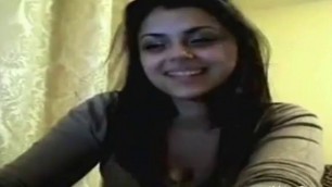 Cute Indian Collegegirl squeezing her boobs on live sex - indiansexygfs.com