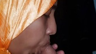 INDIAN NRI MUSLIM GOLDEN HIJAB Girl Amazing Deepthroat and cum 