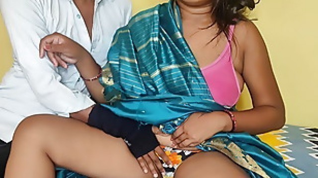 Indian hot Milf aunty vs hot teen!! Indian sex with hindi audio